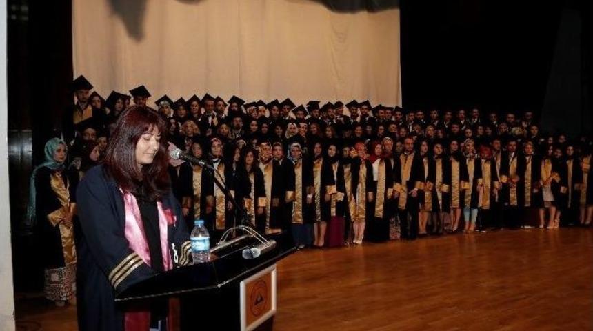 Er&uuml; Halil Bayraktar Sağlık Hizmetleri Myo&rsquo;nda Mezuniyet Coşkusu