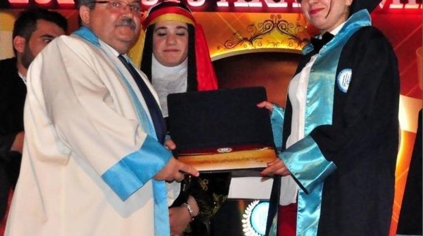 Bitlis Eren &Uuml;niversitesi&rsquo;nde Mezuniyet Coşkusu