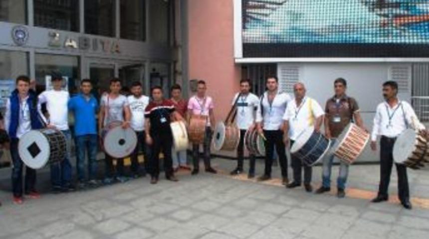 İzmit&rsquo;te Vatandaşları Ramazan&rsquo;da 53 Davulcu Uyandıracak