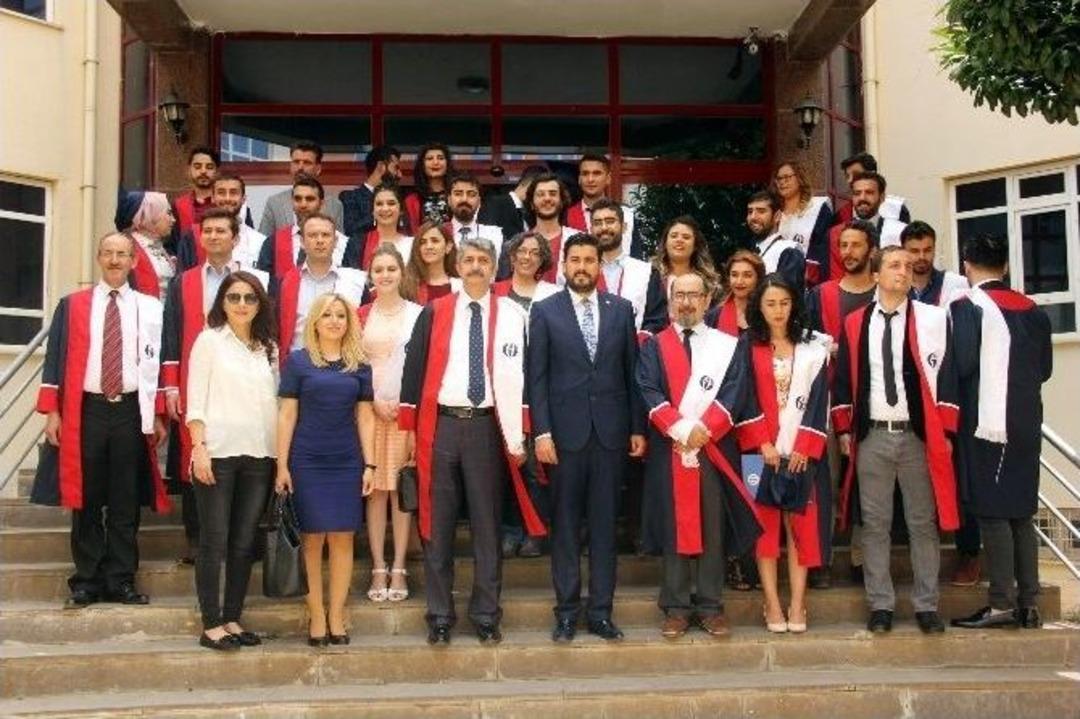 İletişim Fak&uuml;ltesinde Mezuniyet Heyecanı