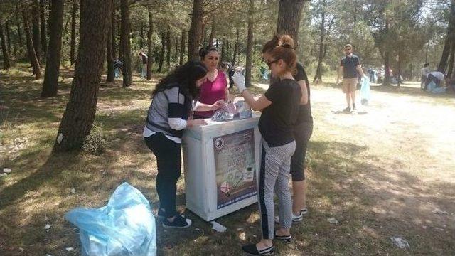 Çevre Gönüllüleri, Aydos Ormanında Temizlik Yaptı