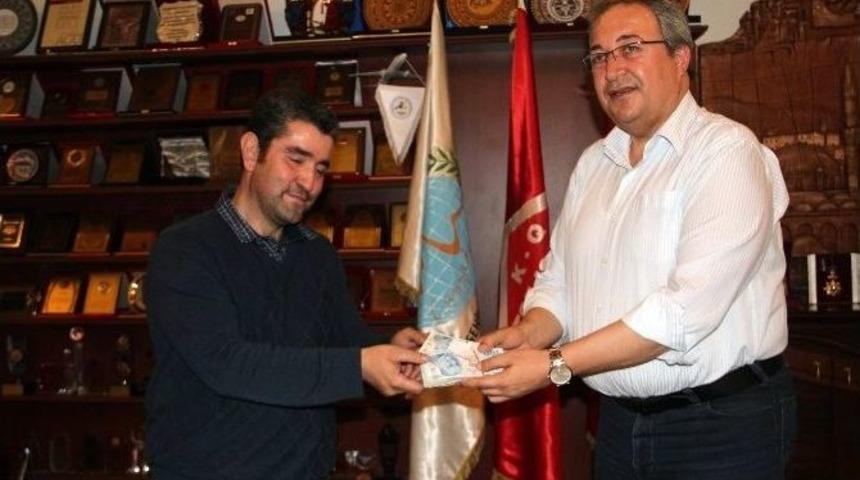 Kaynak Ustasından &Ouml;rnek Davranış