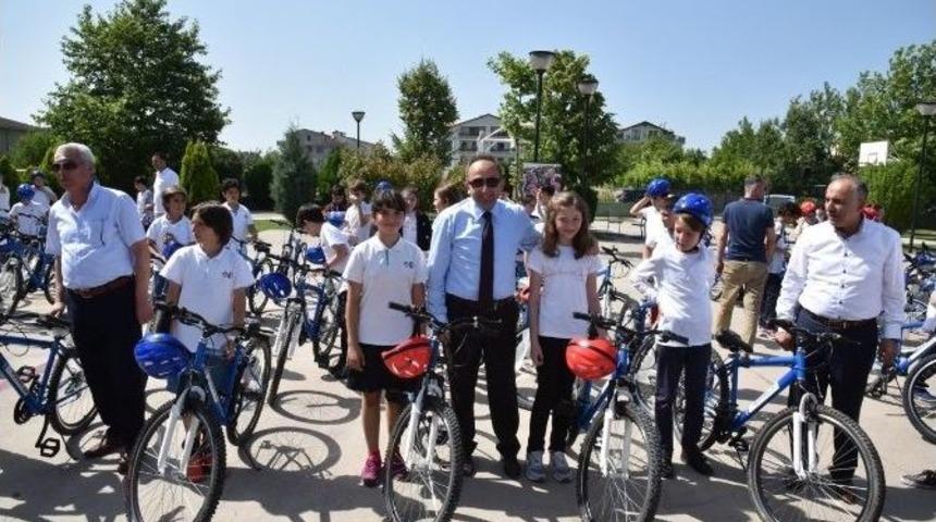 Kartepe Belediyesi Bin 600 Bisikleti Kartepeli &Ccedil;ocuklarla Buluşturdu