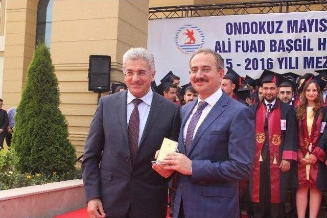 Ali Fuad Başgil Hukuk Fakültesi’nde Mezuniyet Töreni