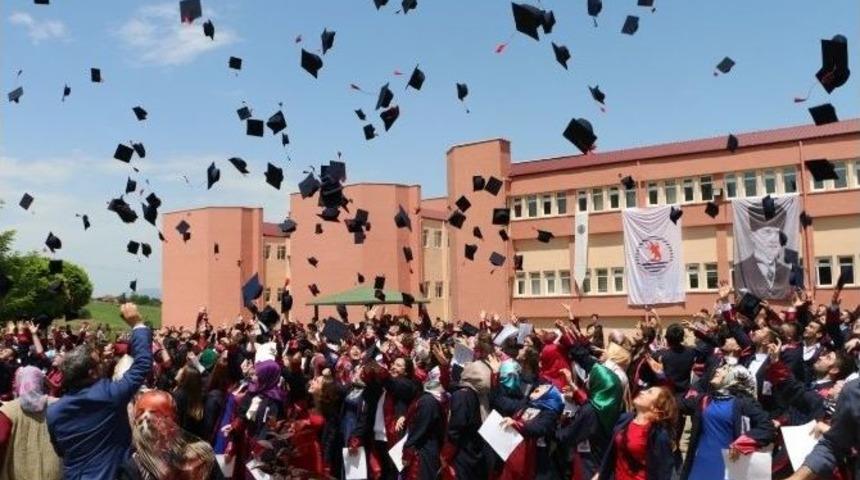 Vezirk&ouml;pr&uuml; Myo&rsquo;da 10. Mezuniyet Coşkusu