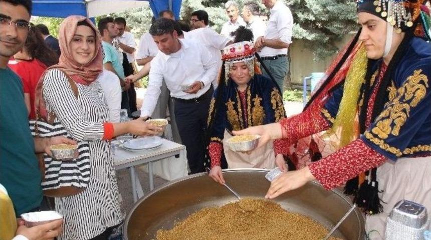 &Uuml;niversite Geleneksel Hedik G&uuml;n&uuml; Etkinliği