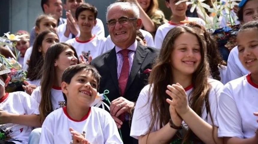 Yılmaz, &Ccedil;evreci Miniklerle Buluştu