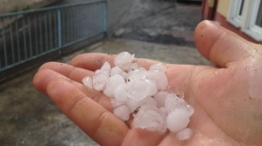 Misket B&uuml;y&uuml;kl&uuml;ğ&uuml;nde Yağan Dolu Korkuttu