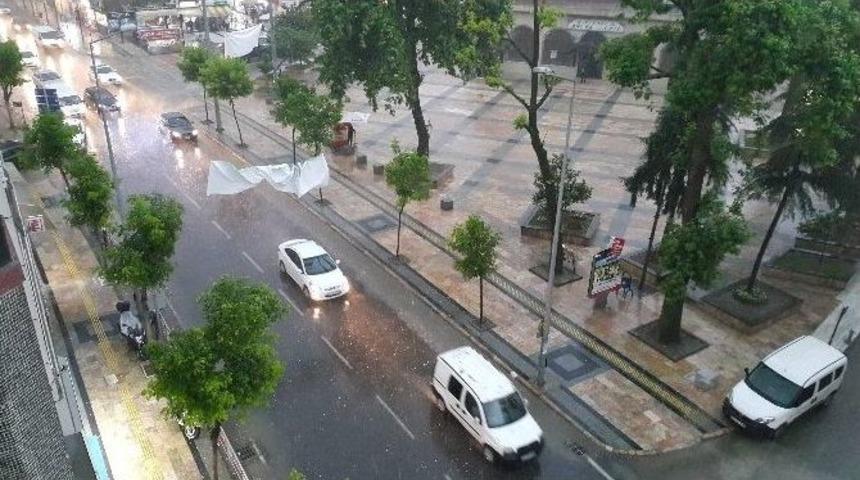 D&uuml;zce&rsquo;de Dolu Yağışı Etkili Oldu