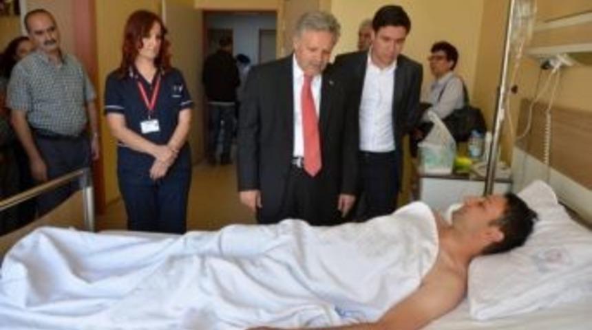 Vali Kahraman Yaralı Uzman &Ccedil;avuş&rsquo;u Ziyaret Etti