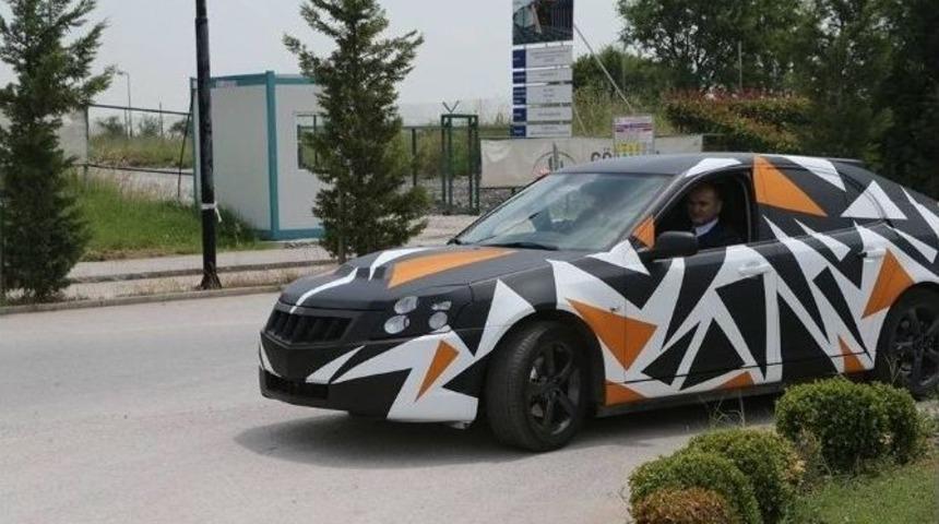 Bakan &Ouml;zl&uuml;, Yerli Otomobil İle Test S&uuml;r&uuml;ş&uuml; Yaptı