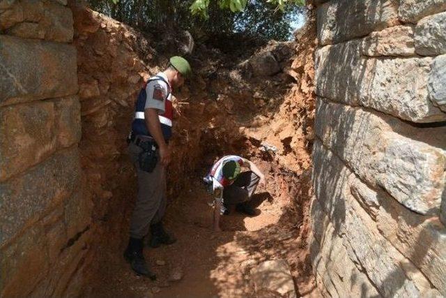 Bodrum’da Jandarmadan Tarihi Eser Kaçakçılarına Suçüstü