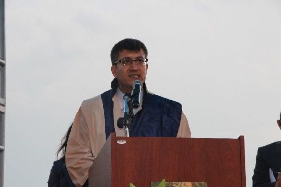 Dolu Ve Yağmur Nedeniyle Mezuniyet T&ouml;reni Yarıda Bırakıldı