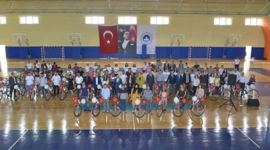 &Uuml;niversite &Ouml;ğrencilerine 75 Adet Bisiklet Dağıtıldı