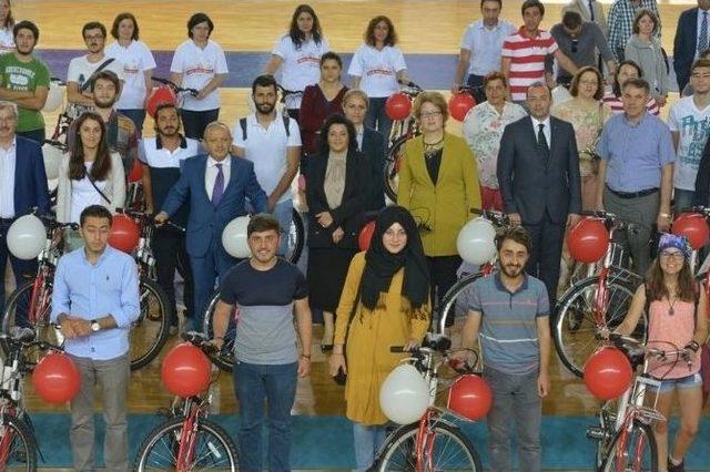 Üniversite Öğrencilerine 75 Adet Bisiklet Dağıtıldı