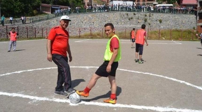 İmam Hatip Ortaokulunda Mezuniyet Sevinci