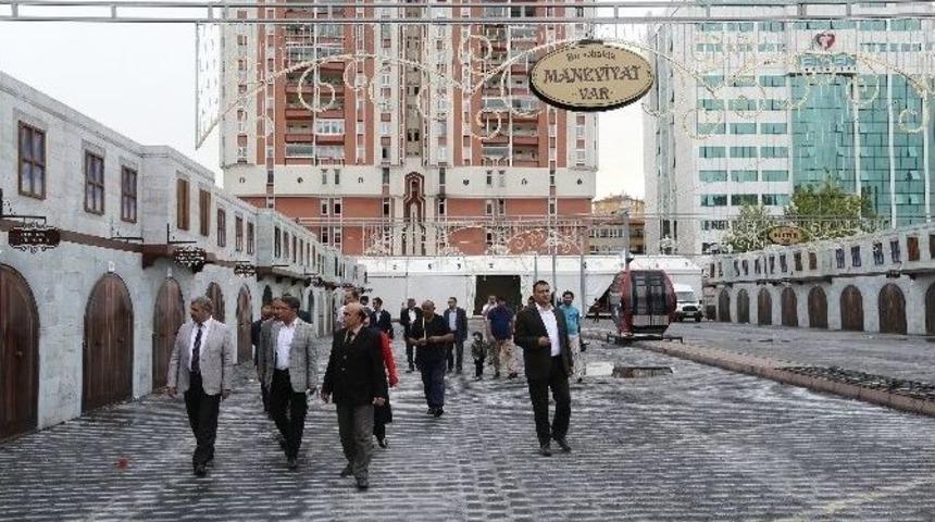 Başkan &Ccedil;elik Ramazan Sokağı&rsquo;nda İncelemelerde Bulundu