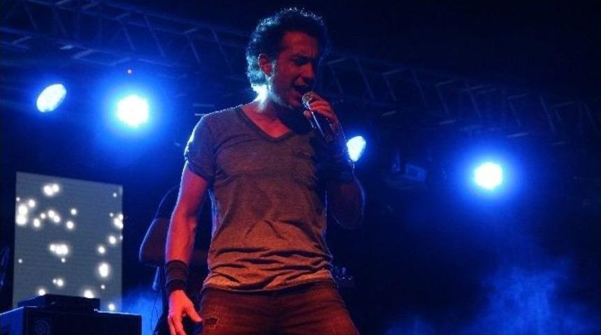 Kıra&ccedil;, Hayranlarını Coşturdu