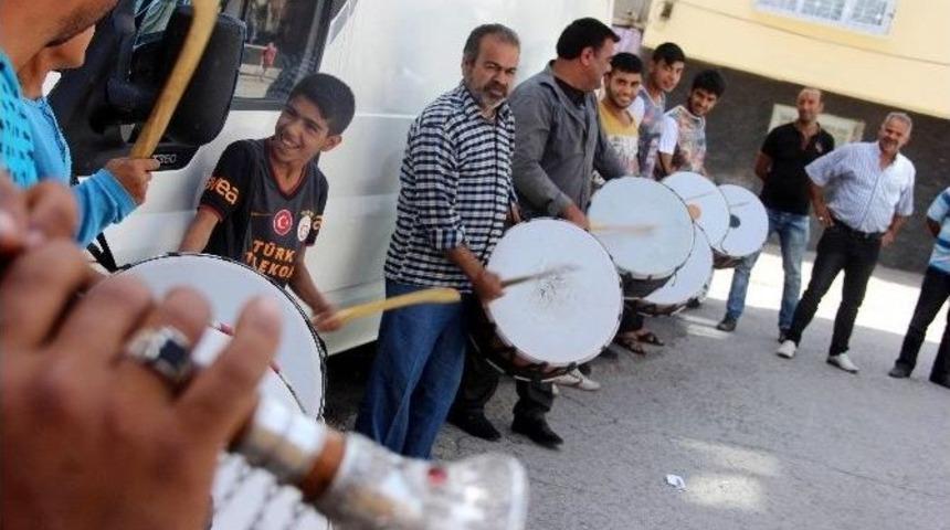 Gaziantep Sokakları &Ouml;l&uuml;r&uuml;m T&uuml;rkiyem Şarkısıyla Yankılanacak
