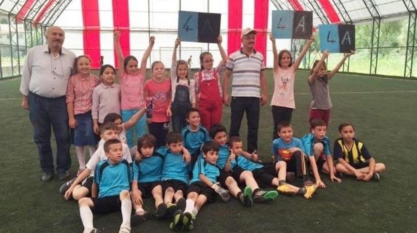 Atat&uuml;rk İlkokulu&rsquo;nda Sınıflar Arası Futbol Turnuvası