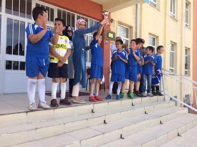 Atatürk İlkokulu’nda Sınıflar Arası Futbol Turnuvası