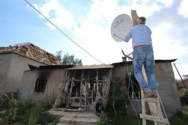 (özel Haber) Evinden Geriye Sadece Bir Çanak Anten Kaldı