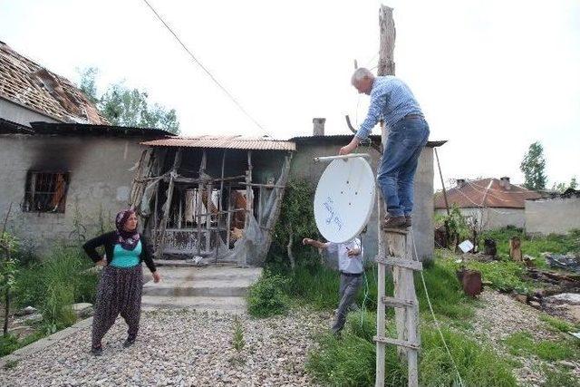 (özel Haber) Evinden Geriye Sadece Bir Çanak Anten Kaldı