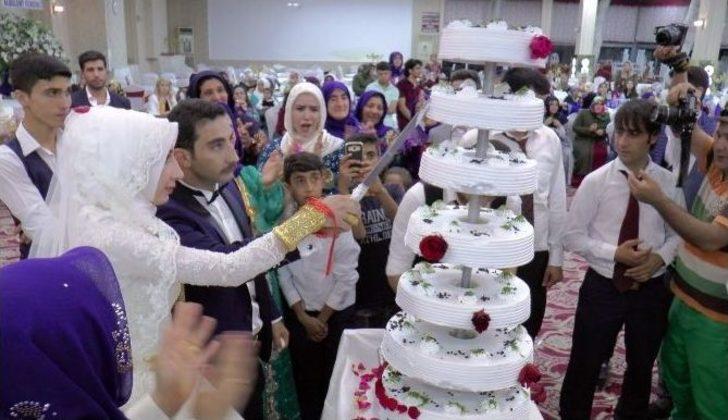 Aşiret Düğününde Dolarlar Havada Uçuştu G2