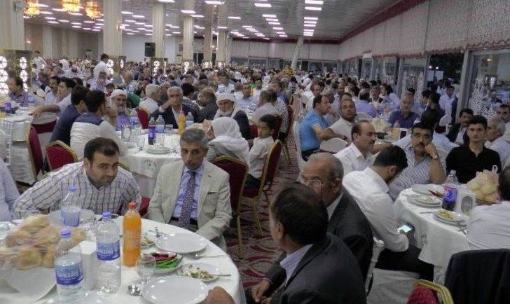 Aşiret Düğününde Dolarlar Havada Uçuştu G5