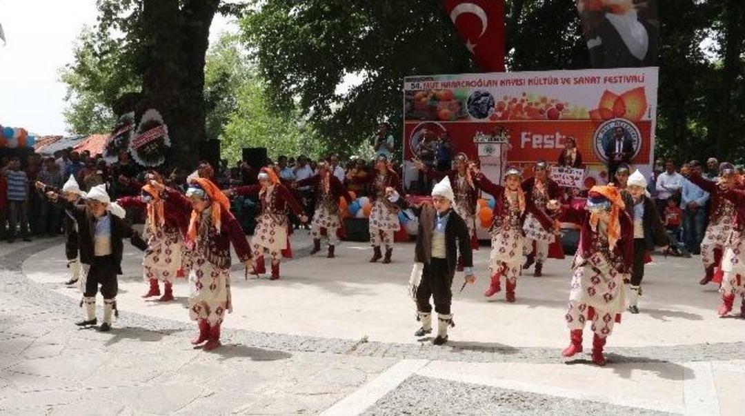 Karacaoğlan Kayısı K&uuml;lt&uuml;r Ve Sanat Festivali &Ccedil;eşitli Etkinliklerle Başladı