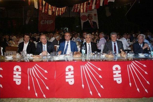 Chp’nin Etkinliğinde Gazeteciye Bıçaklı Saldırı