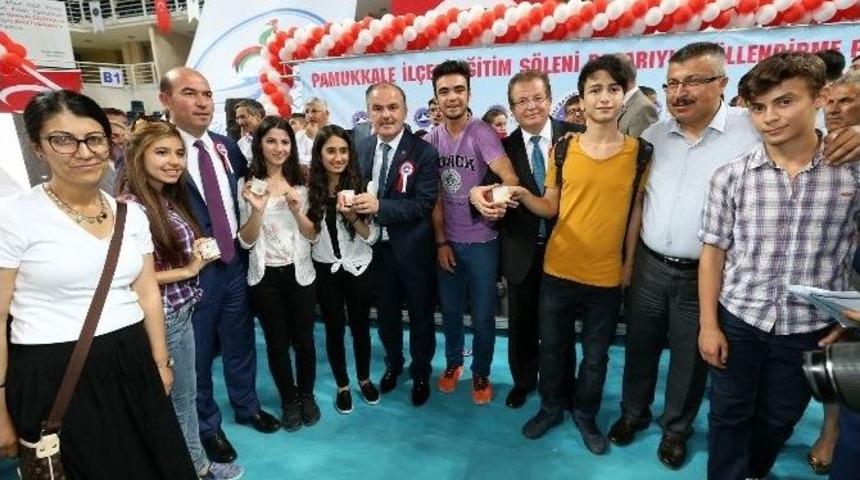 Pamukkale&rsquo;de Başarılı &Ouml;ğrenciler Altın İle &Ouml;d&uuml;llendirildi