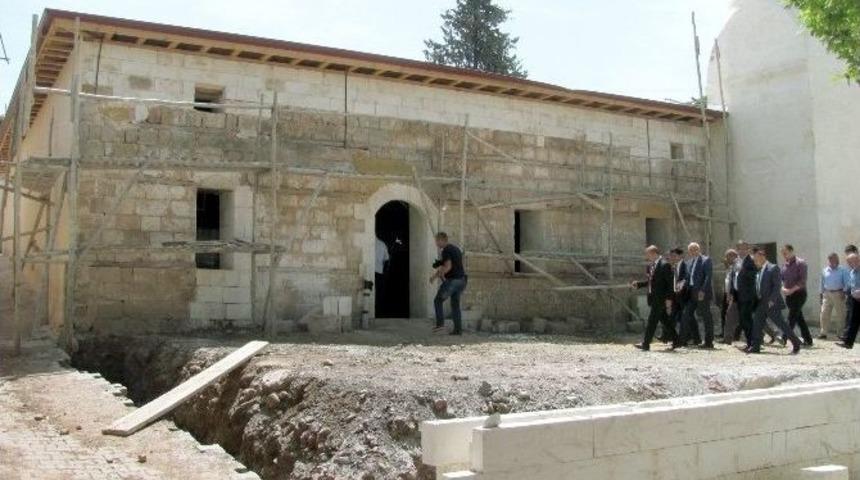 Milletvekili Erdoğan, Tarihi Cami Ve Minaredeki Restorasyon &Ccedil;alışmalarını İnceledi