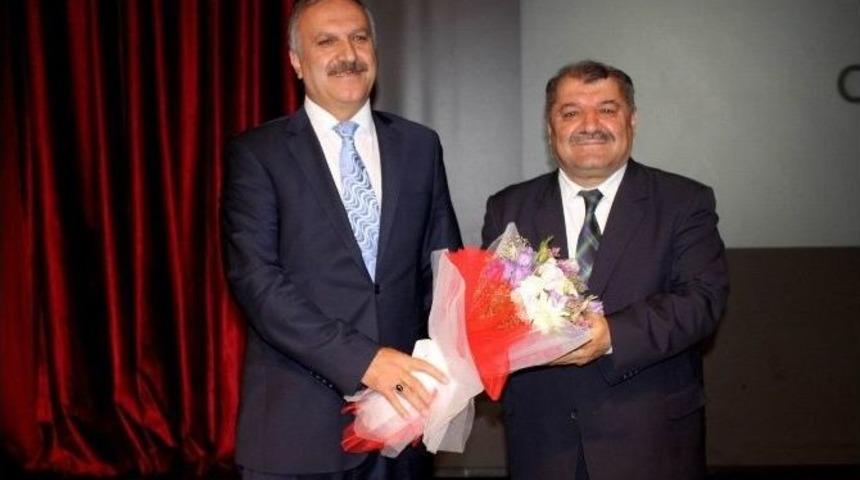 Vakıflar B&ouml;lge M&uuml;d&uuml;r&uuml; Karaca, Aday &Ouml;ğretmenlere Tecr&uuml;belerini Paylaştı