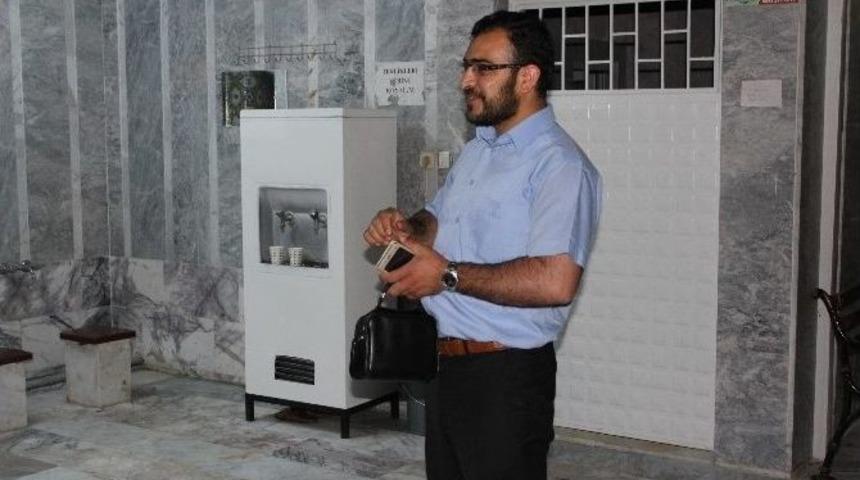 Namaz Kıldırılan İmamın Cep Telefonu &Ccedil;alındı