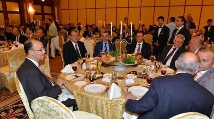 Vali T&uuml;rker&rsquo;e Veda Yemeği