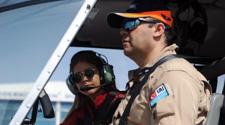 24 Yaşında T&uuml;rkiye&rsquo;nin İlk Lisanslı Sivil Kadın Helikopter Pilotu Oldu
