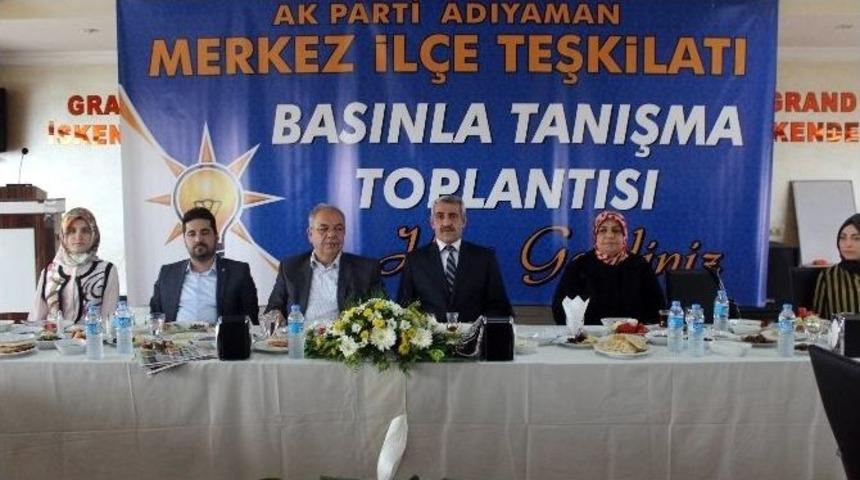 Ak Parti Merkez İl&ccedil;e Başkanlığı Basınla Bir Araya Geldi