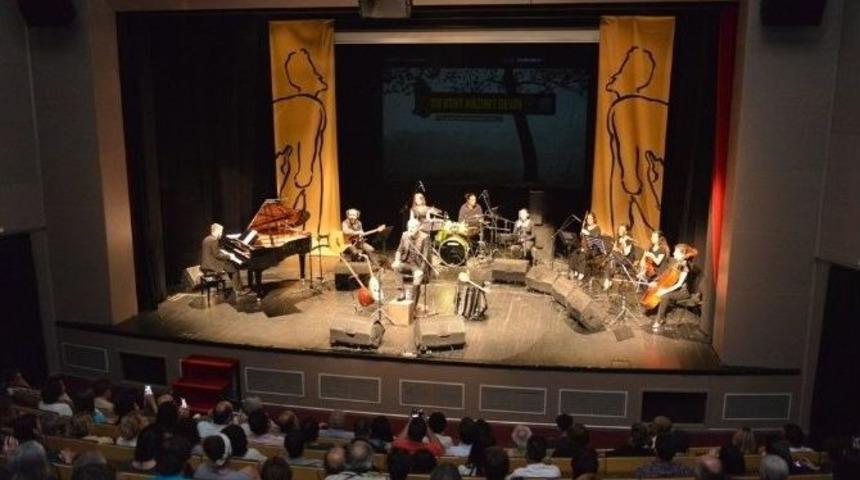 Nazım Hikmet Nil&uuml;fer&rsquo;de Şiirleriyle Anıldı