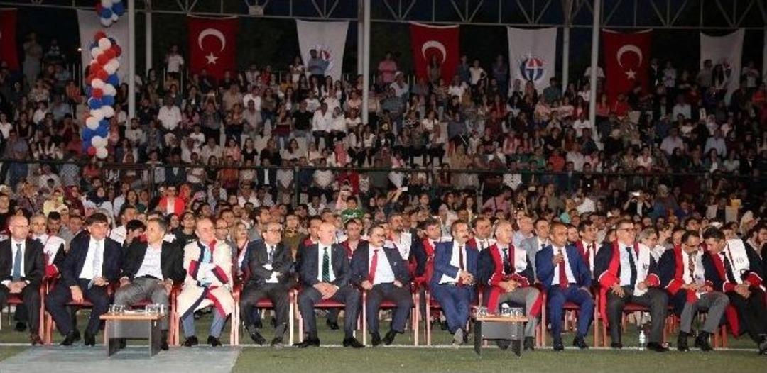 Gaziantep &Uuml;niversitesi&rsquo;nde Mezuniyet Sevinci