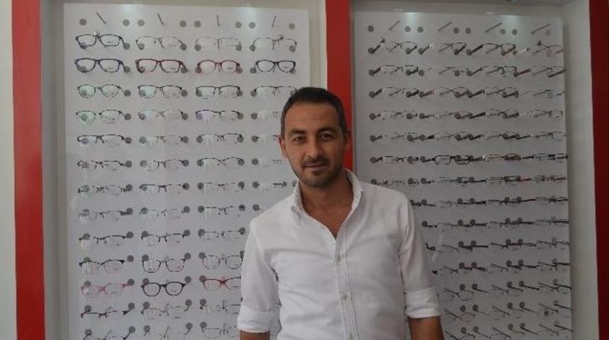 Selendi&rsquo;nin İlk G&ouml;zl&uuml;k D&uuml;kkanı A&ccedil;ıldı