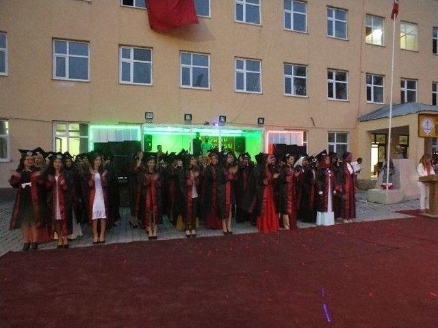 Malazgirt Mesleki Ve Teknik Anadolu Lisesi’nde Mezuniyet Töreni