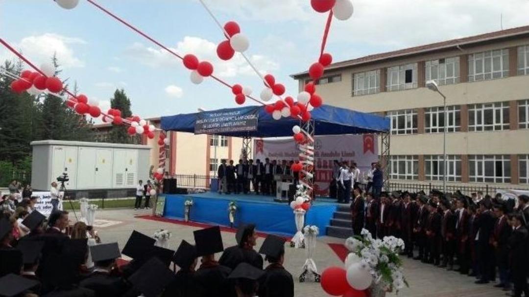 Boz&uuml;y&uuml;k Mesleki Ve Teknik Anadolu Lisesi&rsquo;nde Mezuniyet T&ouml;reni