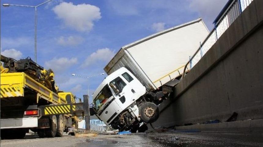 Facianın Eşiğinden D&ouml;n&uuml;len Kaza Kamera Kayıtlarına Yansıdı