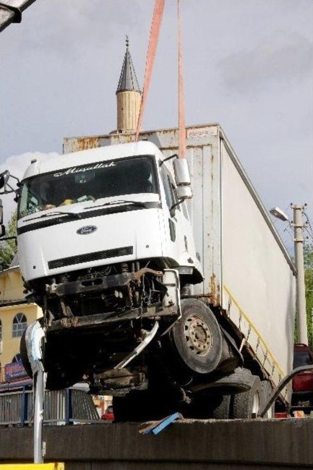 Facianın Eşiğinden Dönülen Kaza Kamera Kayıtlarına Yansıdı