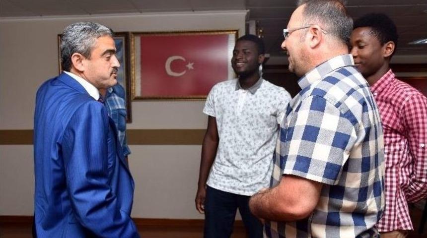 Nijeryalı &Uuml;niversite &Ouml;ğrencileri Başkan Alıcık&rsquo;ı Ziyaret Etti