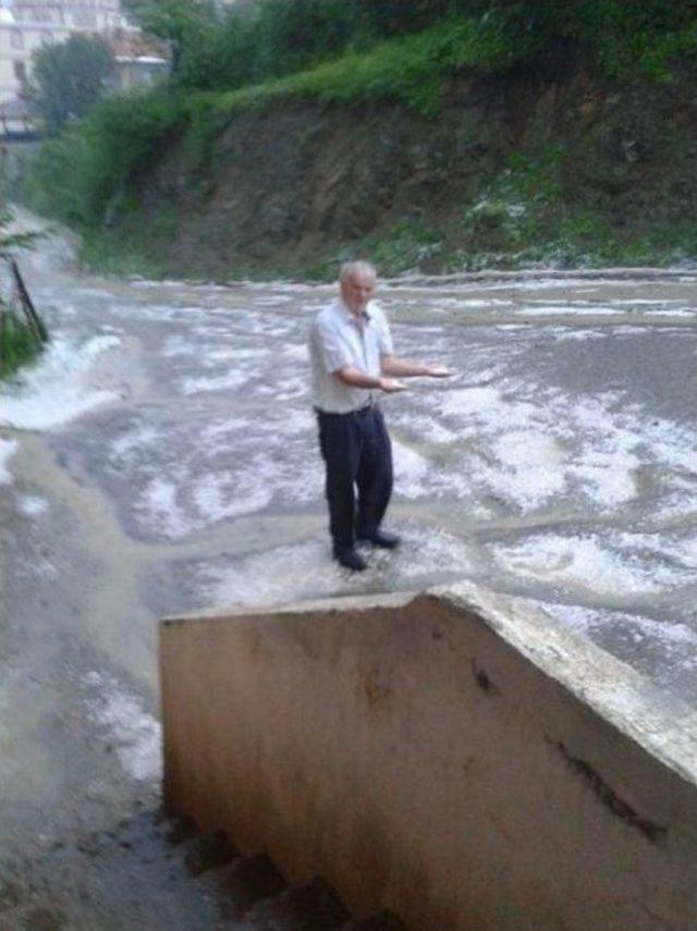 Ayvacık&rsquo;a Ceviz B&uuml;y&uuml;kl&uuml;ğ&uuml;nde Dolu Yağdı 2