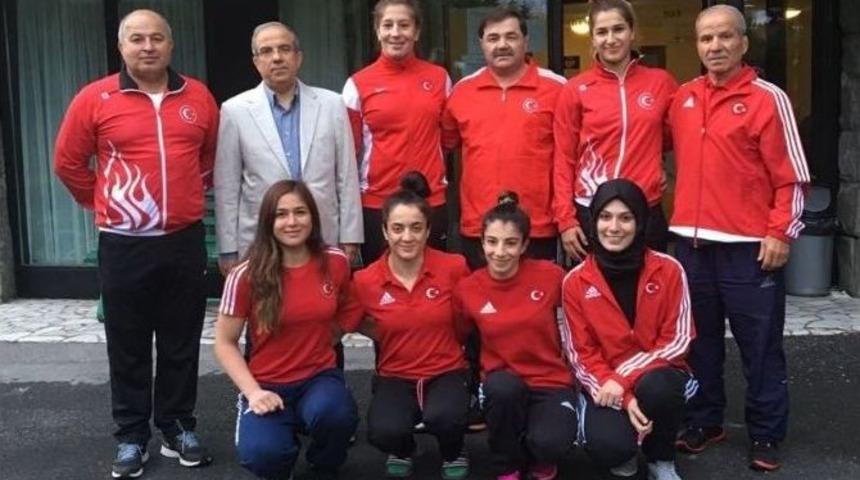 Başkan Aydın, Milli G&uuml;reş&ccedil;ilere Moral Ziyaretinde Bulundu