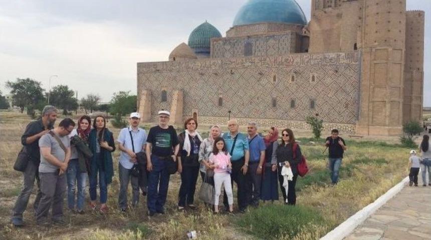 "g&ouml;n&uuml;l K&ouml;pr&uuml;s&uuml; Kervanı" Ahmet Yesevi &Uuml;niversitesinde