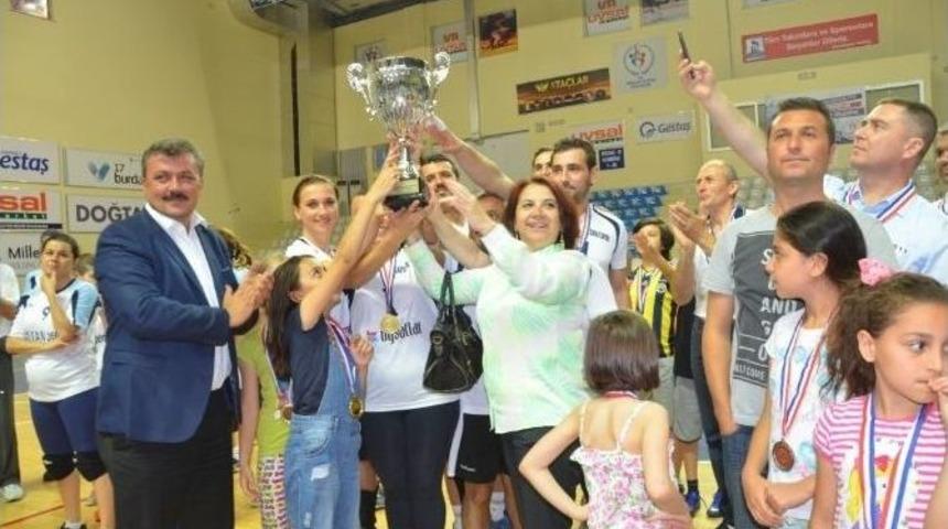 &Ccedil;tso Voleybol Takımı Şampiyon Oldu